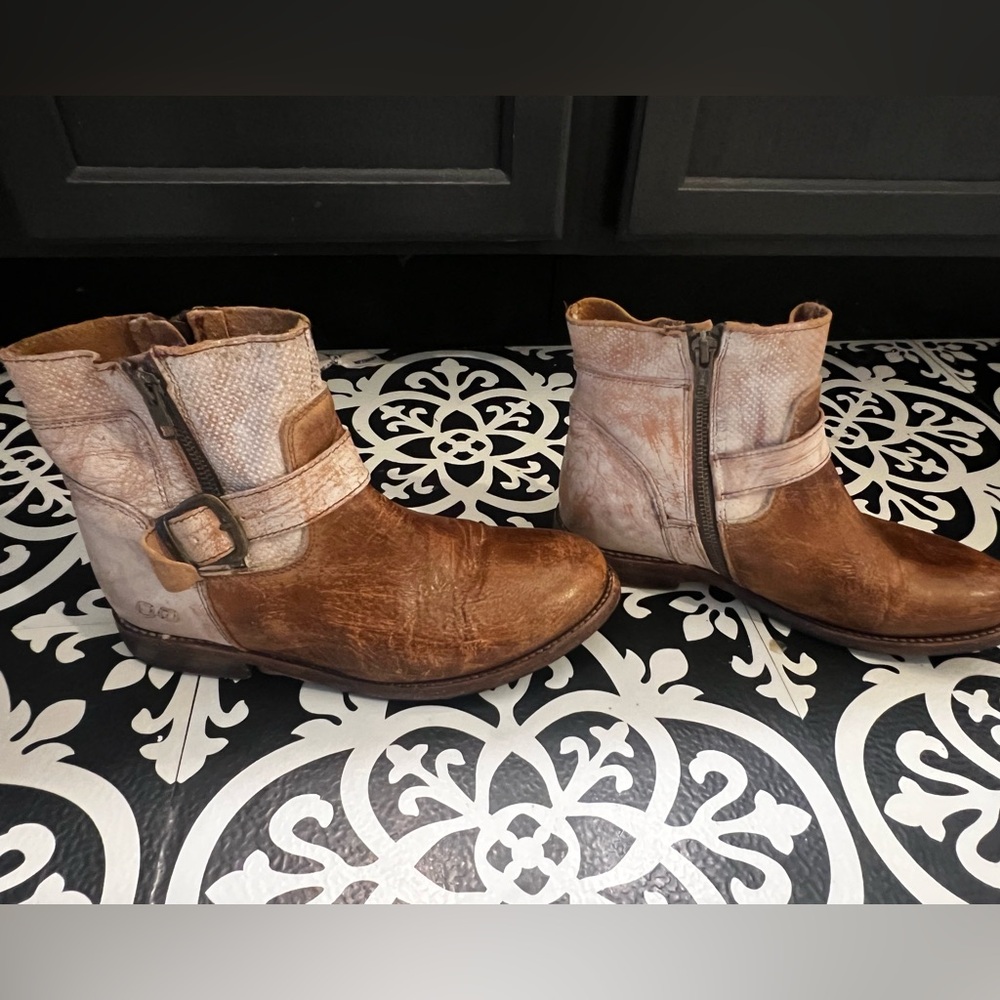 BedStu distressed ankle boots